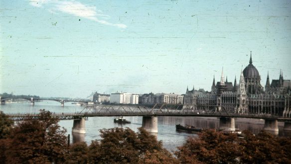 Tizennégy évig állt egy Duna-híd a Kossuth tér és a Batthyány tér között