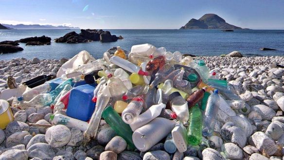Megszavazta az EP, hogy betiltsanak egy csomó műanyagszemetet