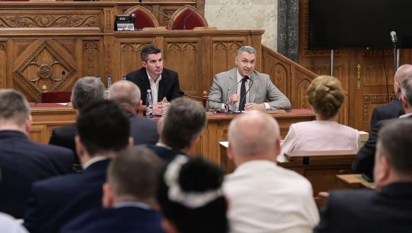 A Fidesz megtalálta, kiktől kell megvédeni a pedagógusokat: a baloldaltól!