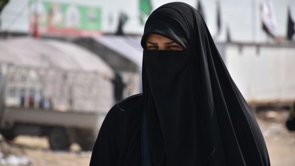 Hat, az Iszlám Államhoz csatlakozott nőt telepített haza Belgium