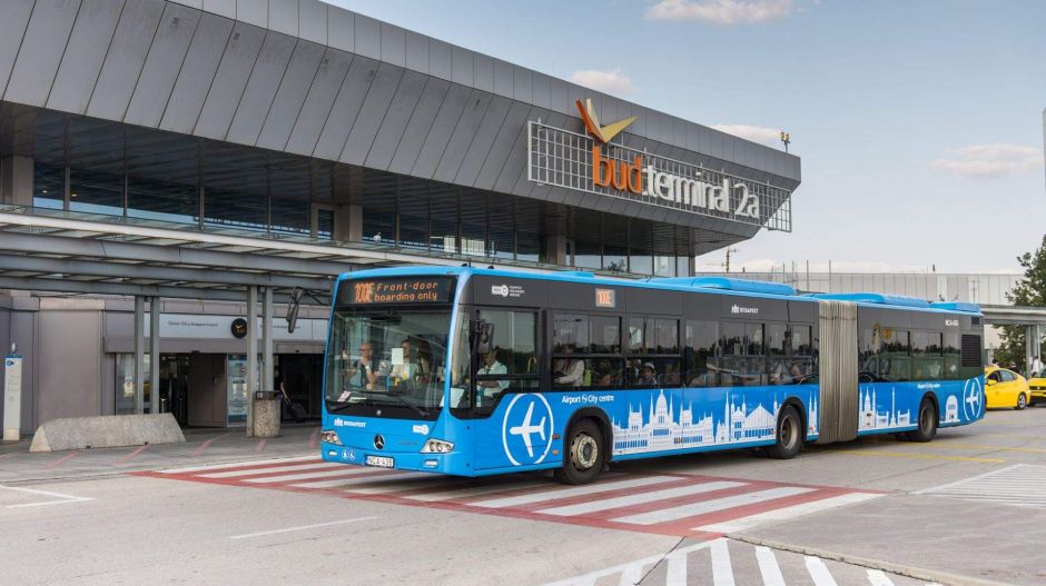 Április óta nem jár a reptéri 100E busz, a BKK mégis eladott rá 15 ezer jegyet