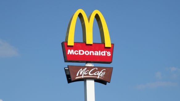 Napokon belül nyit az orosz McDonald's, neve még nincs, de a logó kész