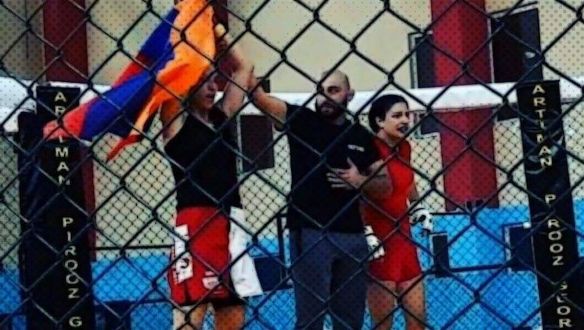 Örmény MMA-harcosnő győzte le a baltás gyilkos húgát
