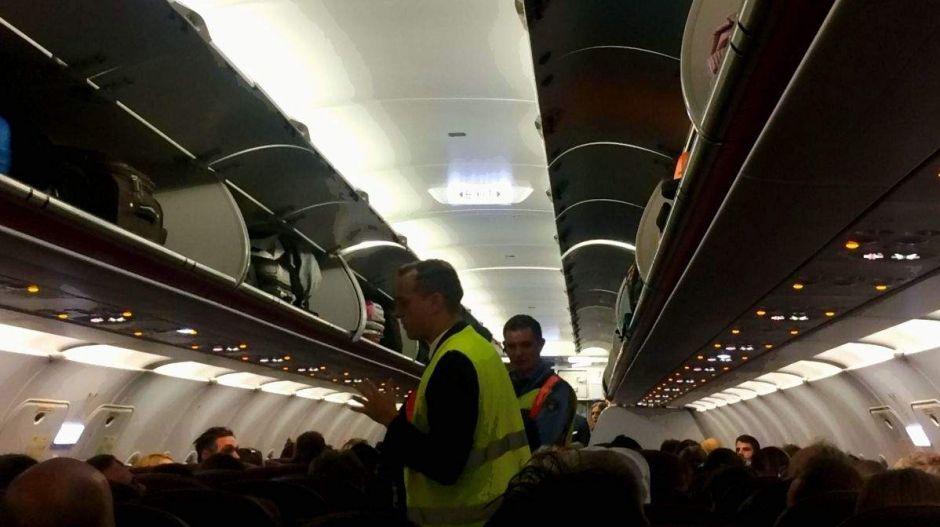 Túlfoglaltatta a Wizz Air a barcelonai járatát, egy utasnak le kellett szállnia