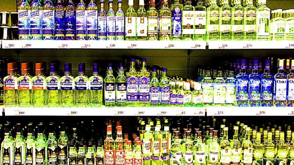 Felemelnék az oroszok az alkoholvásárlás korhatárát