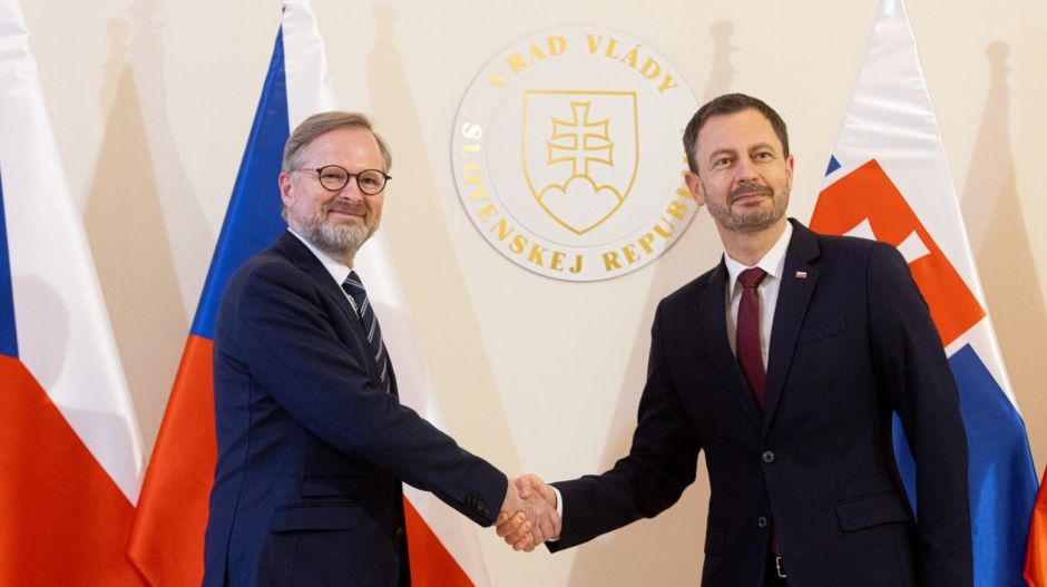Közösen erősítenék a nyugati orientációt – Szlovákiába látogatott a cseh miniszterelnök