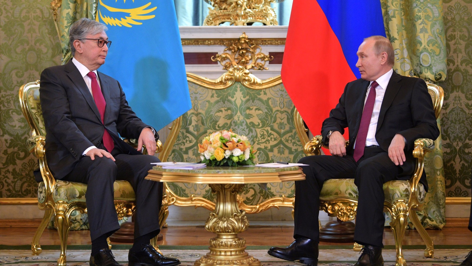 Kaszim-Zsomart Tokajev kazah és Vlagyimir Putyin orosz elnök beszélget még egy 2019 áprilisi találkozójukon.