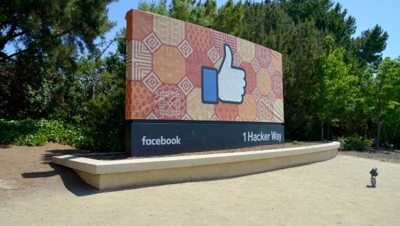 A német legfelsőbb bíróság szerint a Facebook jogtalanul törli a rasszista posztokat