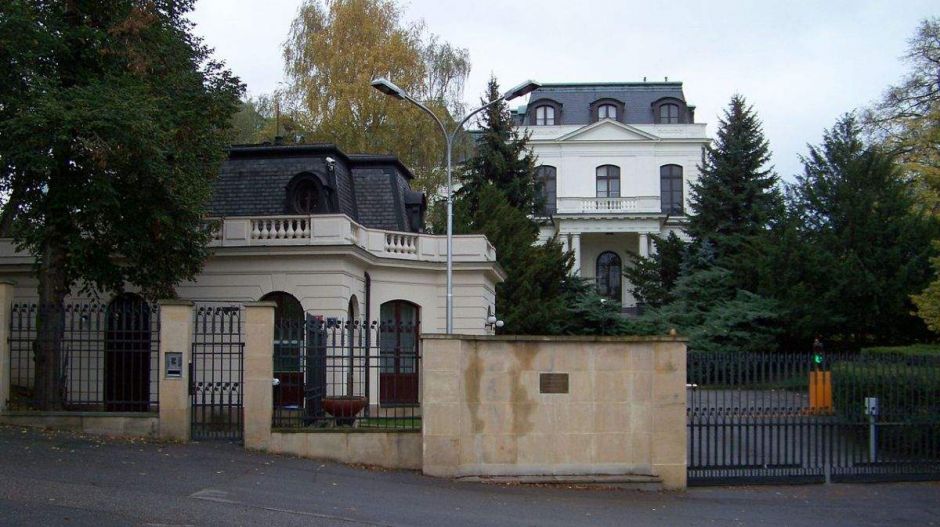 Címet váltott az orosz nagykövetség, miután Prága az előző előtti teret Borisz Nyemcovról nevezte el
