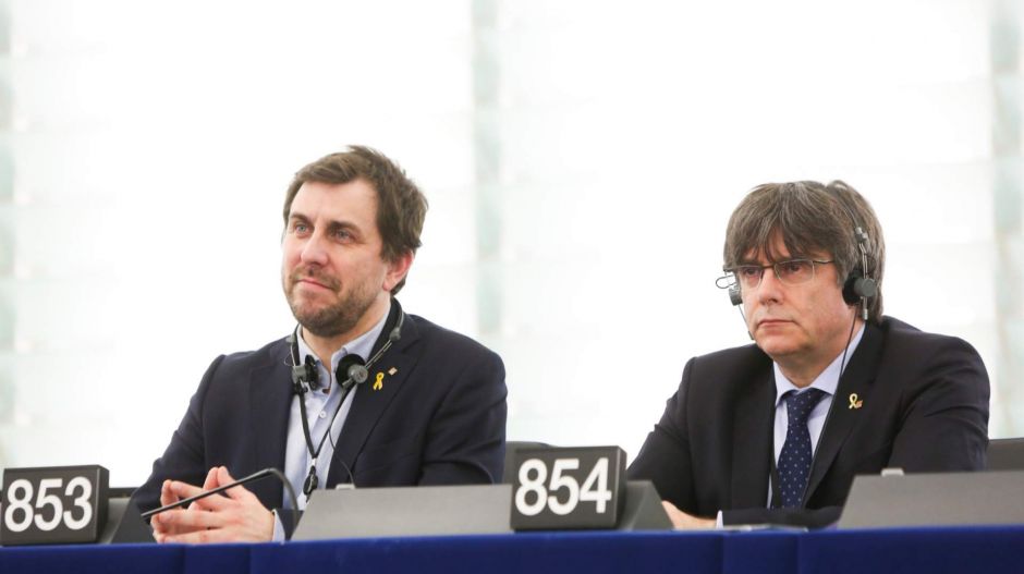 Felfüggesztették a katalán exelnök mentelmi jogát az EP-ben
