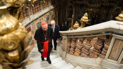 Trump az őt nem támogató katolikusokra és zsidókra panaszkodott egyházi vezetőknek