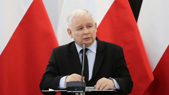 Kaczyński azt mondja, bizonyítéka van arról, hogy az oroszok ölték meg az ikertestvérét