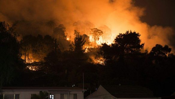 Tombol a tűzvész, de az ausztrál kormány szerint nincs szükség a károsanyag-kibocsátásuk radikálisabb csökkentésére