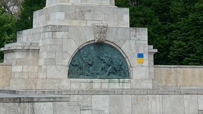 Ukrán zászlót tettek a szovjet háborús emlékműre Budapesten