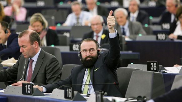 Távozik a legbefolyásosabb brüsszeli fideszes: Szájer József lemond az EP-képviselőségről