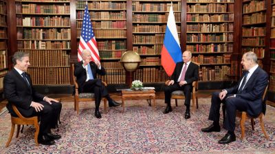 Macron közbenjárására ismét találkozhat Biden és Putyin