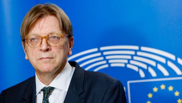 Zuckerbergnél panaszolta be a Fideszt Guy Verhofstadt