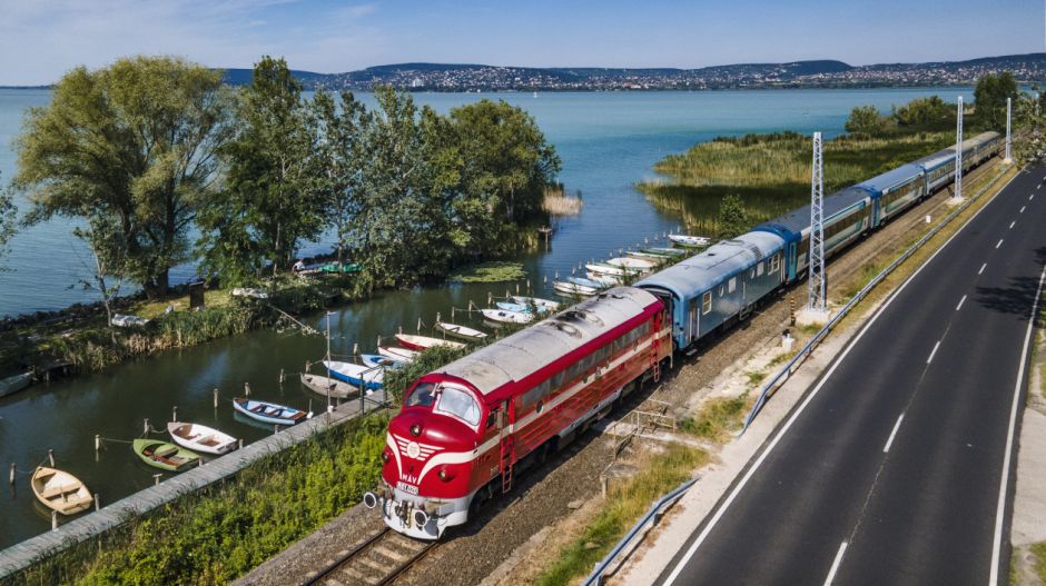 Az első nyári hétvége reggelén összeomlott a vasúti közlekedés Budapest és a Balaton között