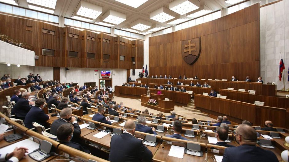 A szlovák radikálisok is megpróbálták alkotmányba írni, hogy az anya nő, az apa férfi