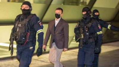Letartóztatták a leghatalmasabb szlovák oligarchát, tovább dől a dominó