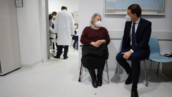 Az osztrák kancellár az orosz vagy a kínai vakcinát is beadatná magának, ha kapnak EU-s engedélyt