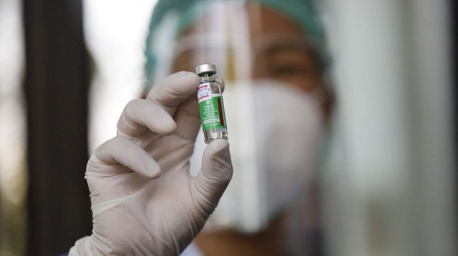 A COVID-vakcinák exporttilalmával fenyeget a Bizottság