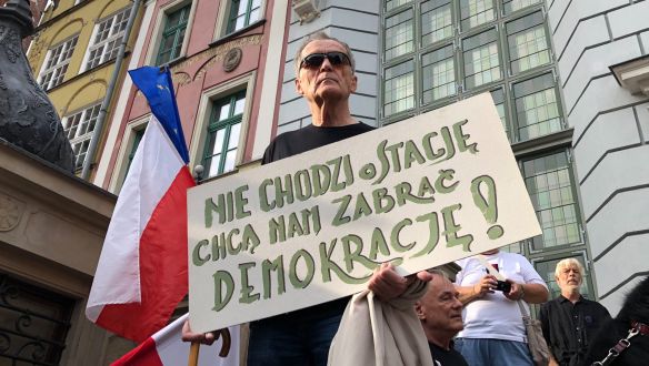 Első körben elhalasztották a lengyel médiatörvény szavazását