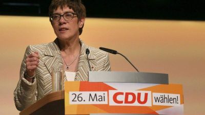 A CDU elnöke alkotmányos válsággal fenyegetőzik, ha az Európai Parlament nem szavaz le Von der Leyenre