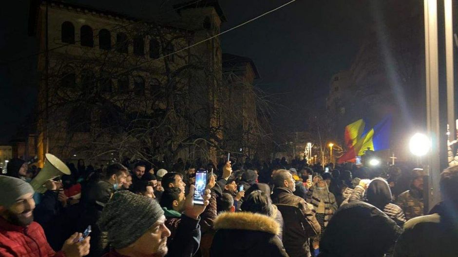 Tüntettek a románok amiatt a járványügyi szigor miatt, amit a magyarok hónapok óta tűrnek
