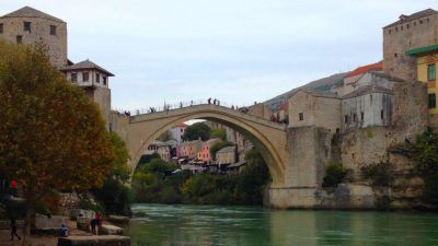 Áll a bál a Balkánon: visszakézből fasisztázták le a boszniai államfők a horvát elnököt