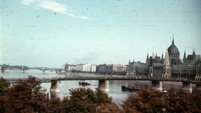 Tizennégy évig állt egy Duna-híd a Kossuth tér és a Batthyány tér között