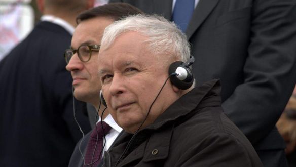 Bajban Kaczyński: annyira vezet a PiS, hogy a szavazói elkényelmesedtek