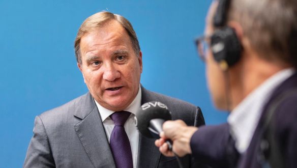 Hiába élte túl a kormány bukását, lemond a svéd miniszterelnök