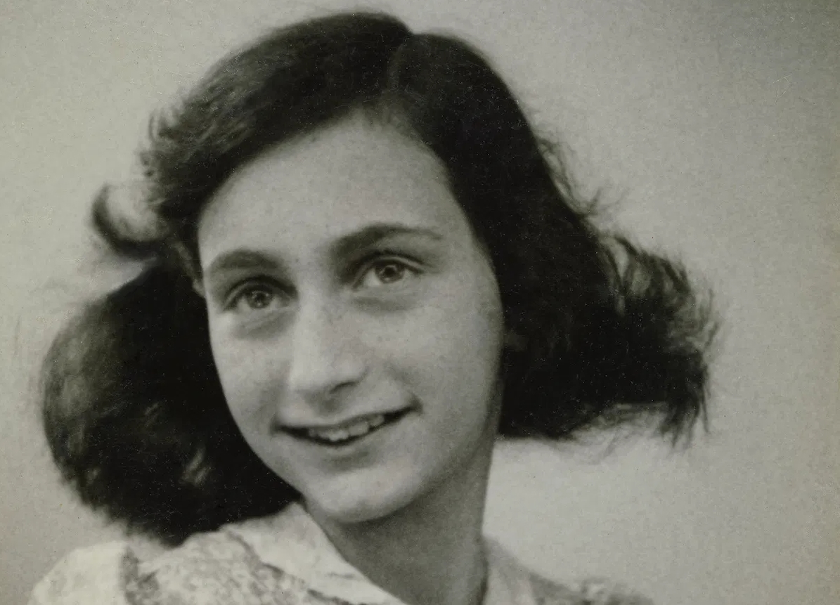 Anne Frank utolsó ismert fotója, ami az útleveléhez készül 1942-ben