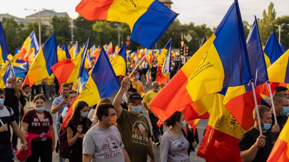 Az úzvölgyi balhé és a járványtagadás repítheti be Románia legújabb nacionalista pártját a parlamentbe