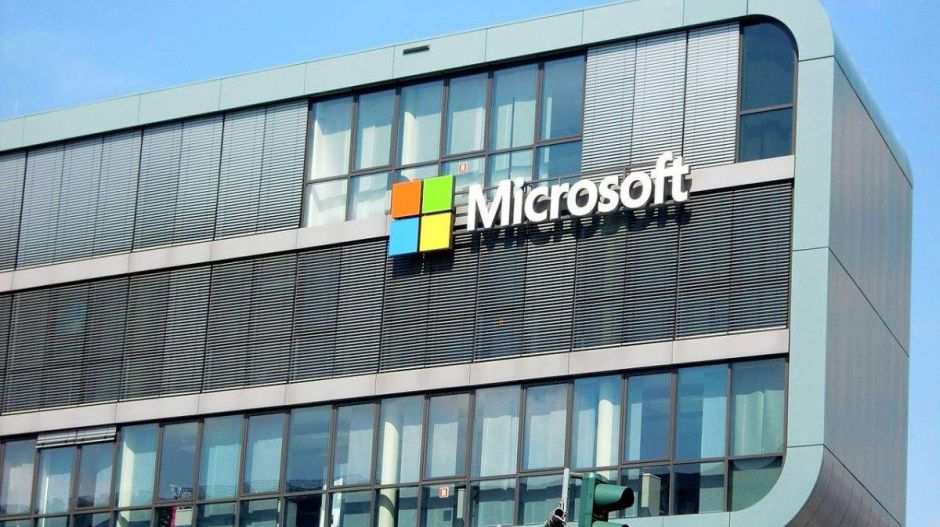 Újságírókat rúgott ki a Microsoft, mert mesterséges intelligenciával helyettesíti őket