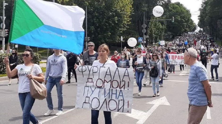 Tényleg Putyin ellen tüntet több tízezer ember az orosz Távol-Keleten? Nem, csak „galambokat etetni” mennek