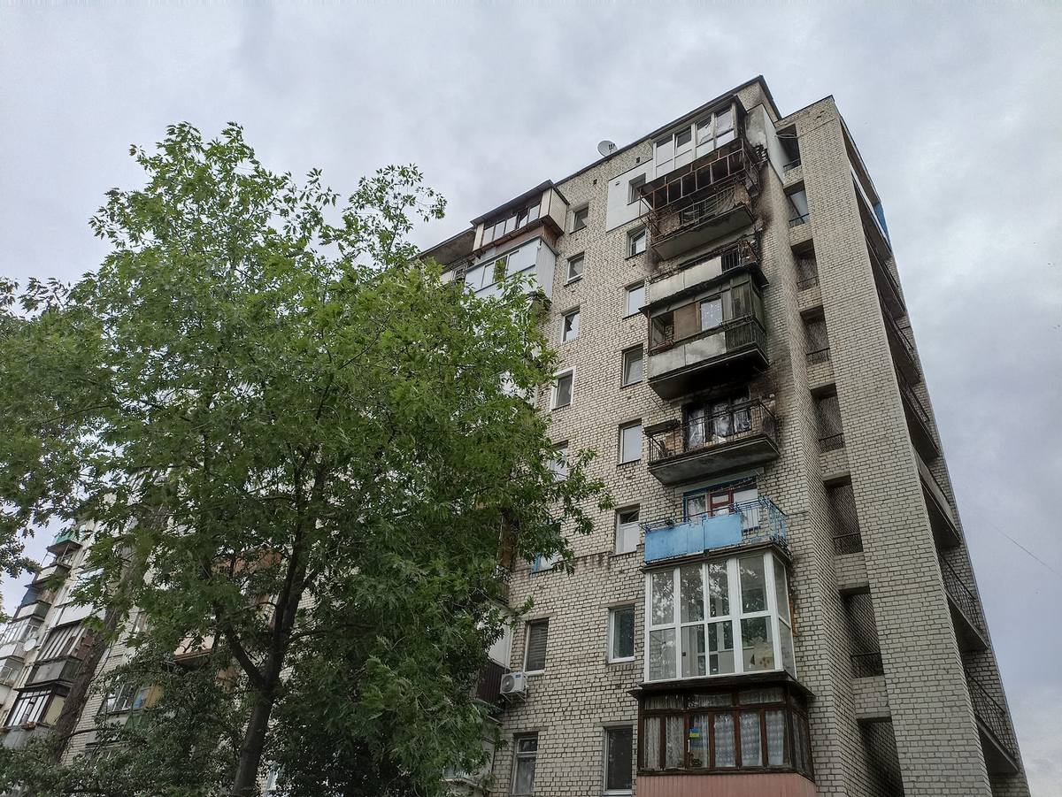 A legutóbbi kijevi rakétatámadásban megsérült egyik lakóház. 