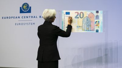 Miért lazít az Európai Központi Bank az inflációs stratégiáján, miközben Matolcsyék szigorítanak?