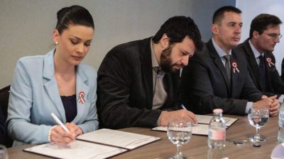 A zuglói LMP beintett a Jobbiknak és Puzsérnak