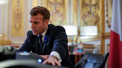 Macron kitart a korlátozások lazítása mellett