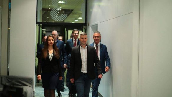 „Jakabék szélsőbaloldali alakulattá züllesztették a Jobbikot” – feloszlott a párt ozorai alapszervezete