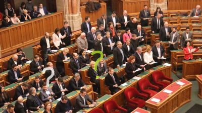 Ezért nem tett fogadalmat az LMP és a Jobbik a parlamentben