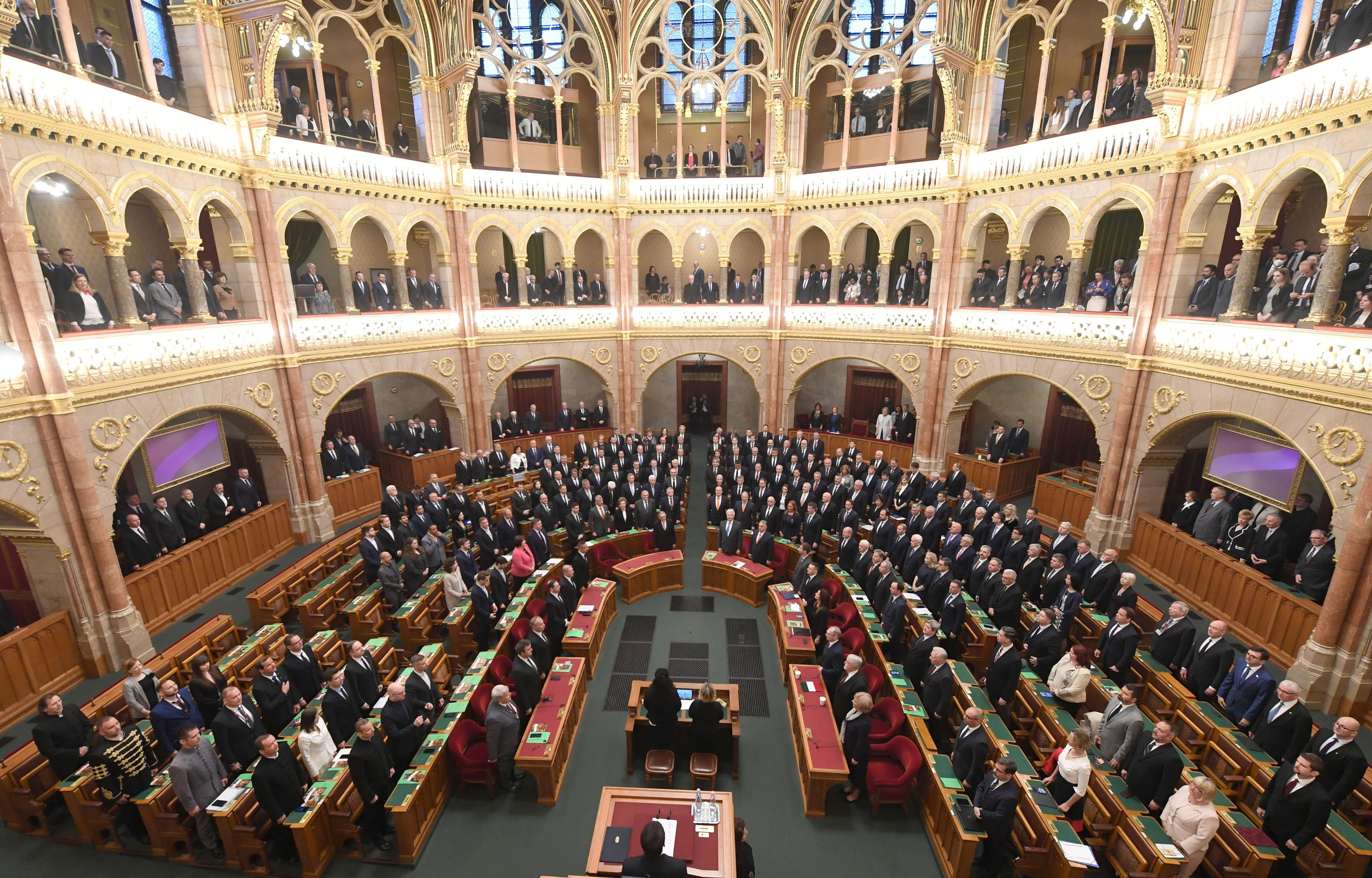 Az új parlament