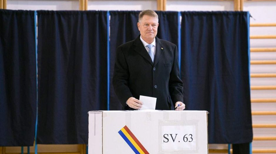 Az erdélyi szász Johannis kiütéssel nyerte Románia eddigi legunalmasabb elnökválasztását
