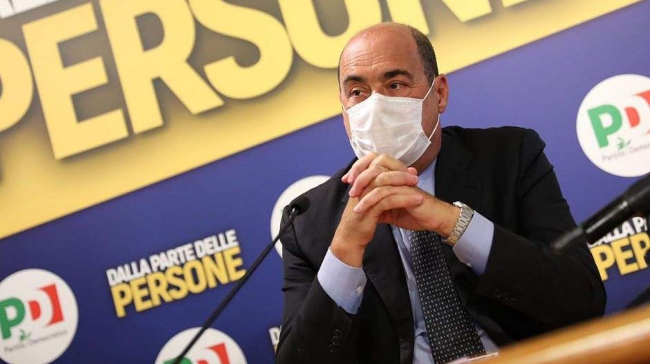 Most éppen az olasz balközépen tört ki válság: lemondott a vezetőjük