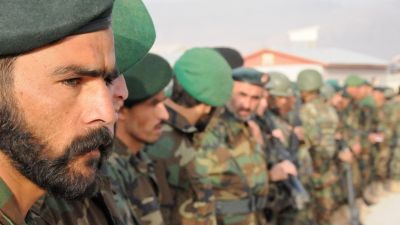 Bidennek ki kell menekítenie az amerikai hadsereg afgán tolmácsait