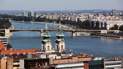 Vége lehet a budapesti házakat elfedő óriásreklámoknak