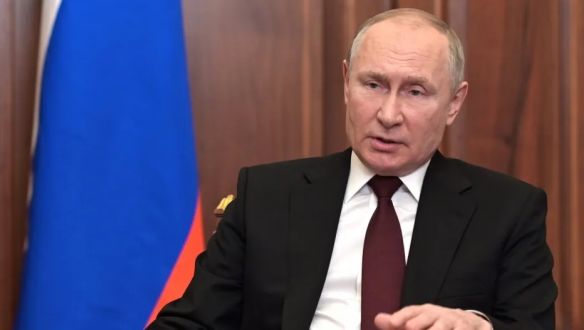 Videó: furcsán magára hagyták Putyint az asgabati reptéren