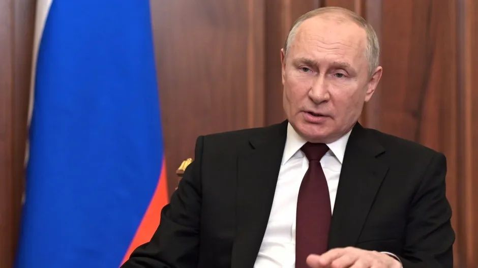 Videó: furcsán magára hagyták Putyint az asgabati reptéren